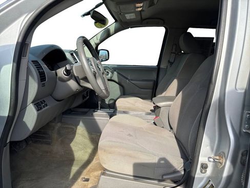Used 2018 Nissan Frontier SV AWD/4WD image 10