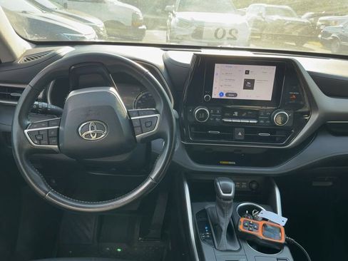 Used 2023 Toyota Highlander XLE AWD/4WD image 4