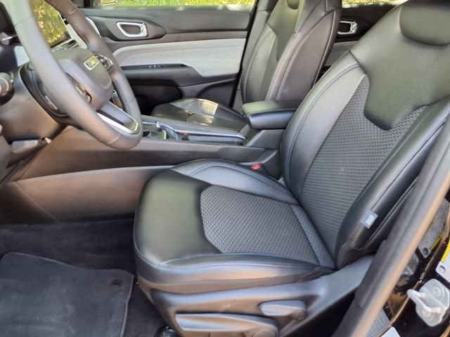 Used 2025 Jeep Compass Latitude AWD/4WD image 9