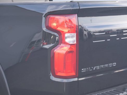 Used 2024 Chevrolet Silverado 1500 RST w/ Z71 Off-Road Package AWD/4WD image 22