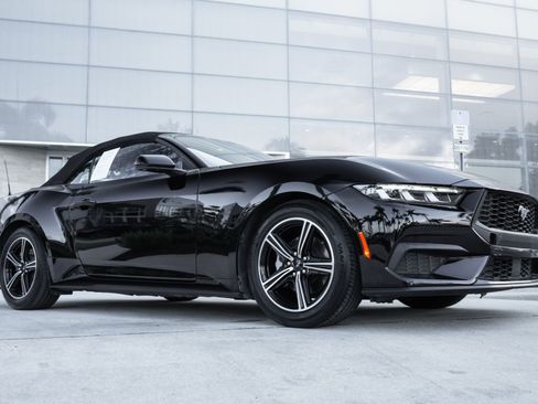 Used 2024 Ford Mustang Premium image 3