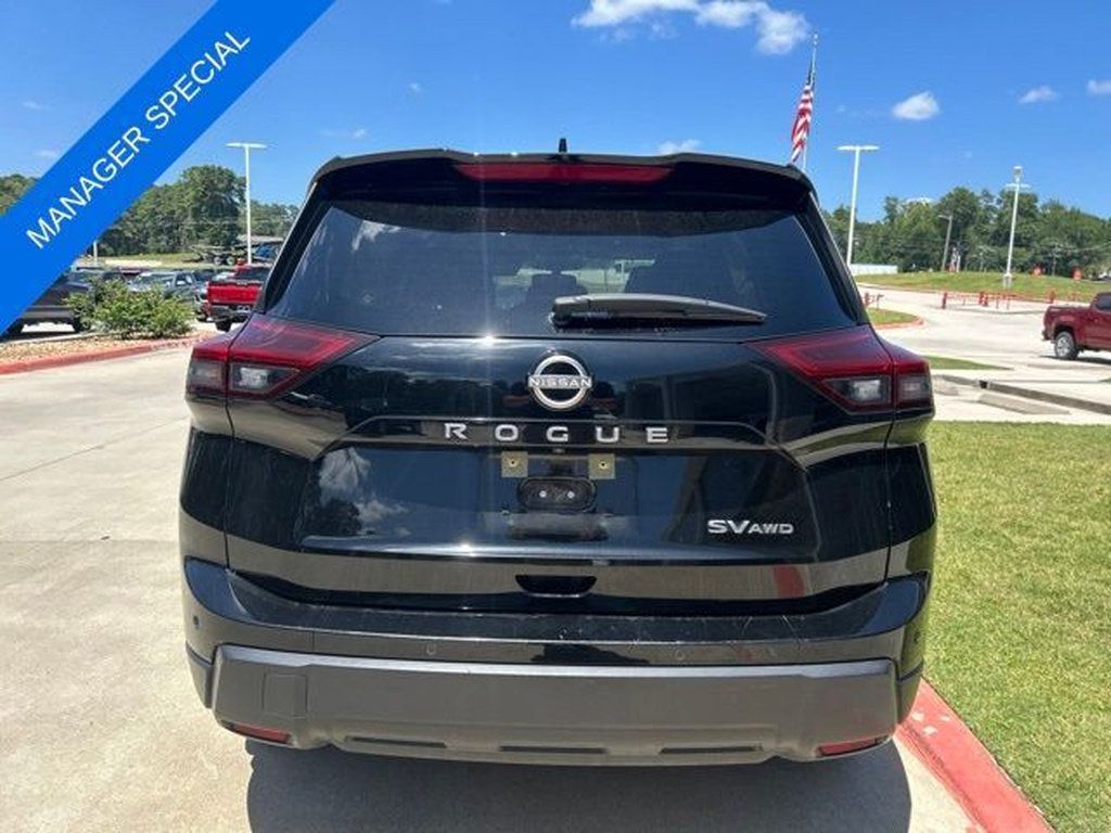 Used 2024 Nissan Rogue SV AWD/4WD image 3