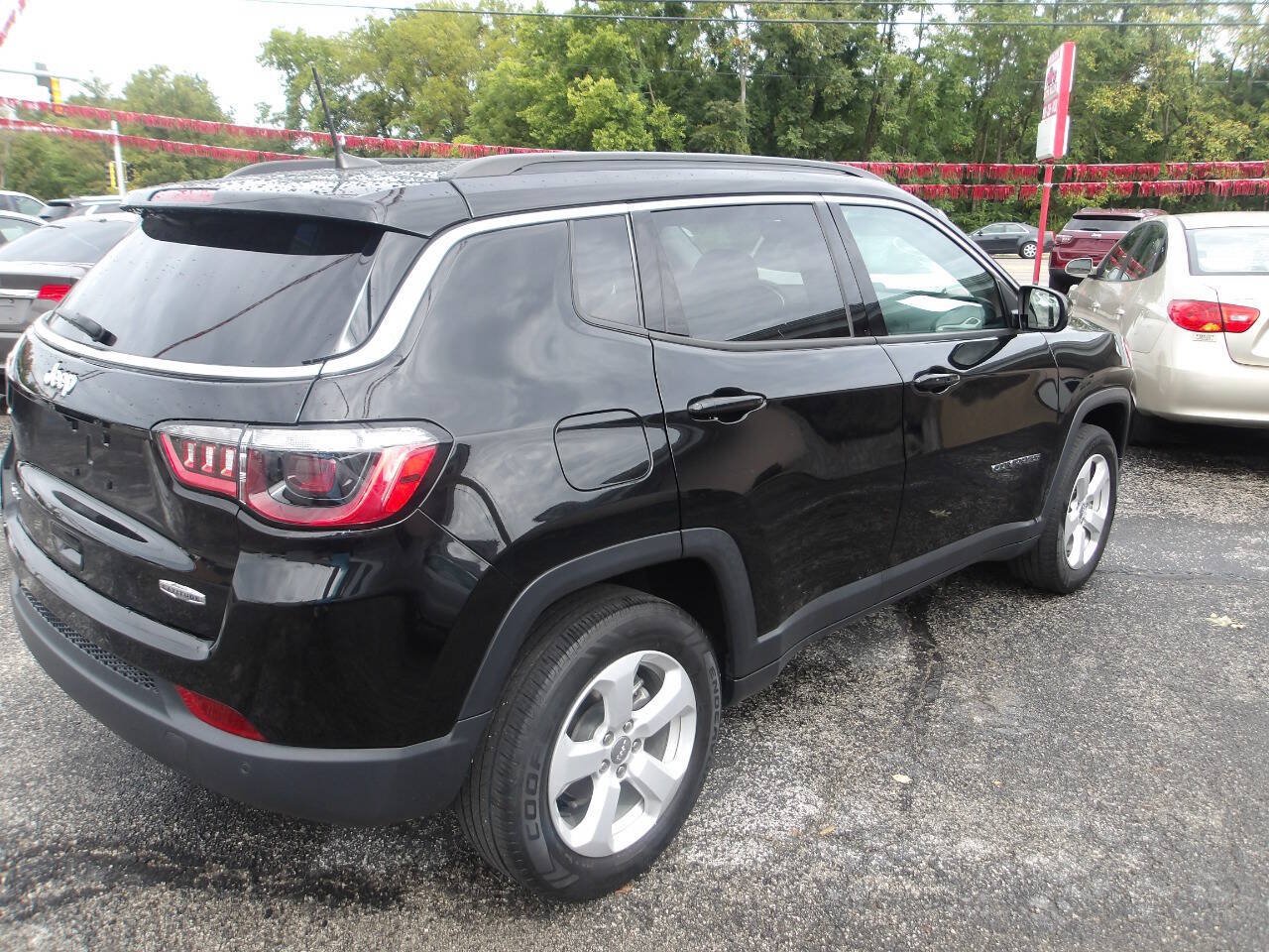 Used 2021 Jeep Compass Latitude w/ Driver Assistance Group AWD/4WD image 5