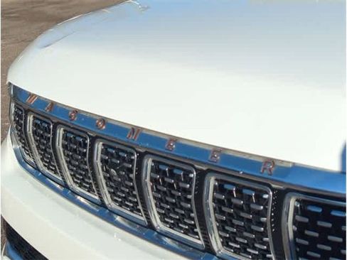 Used 2022 Jeep Grand Wagoneer Series III w/ Rear Seat Video Group 1 AWD/4WD image 32