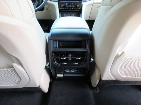 Certified 2025 Jeep Grand Cherokee Limited w/ Luxury Tech Group II AWD/4WD image 38