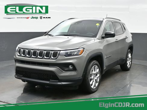 Used 2023 Jeep Compass Latitude image 1