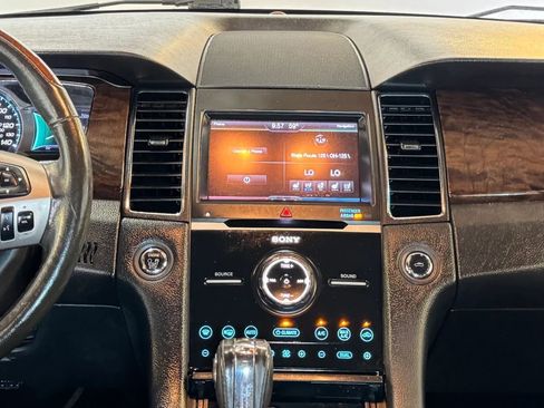 Used 2013 Ford Taurus Limited FWD image 21