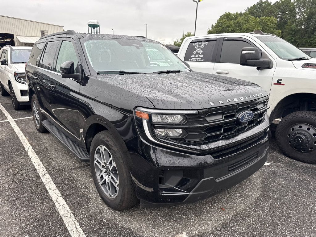 Used 2025 Ford Expedition Active AWD/4WD image 19