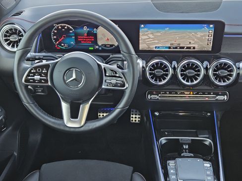 Certified 2023 Mercedes-Benz EQB 300 4MATIC image 27