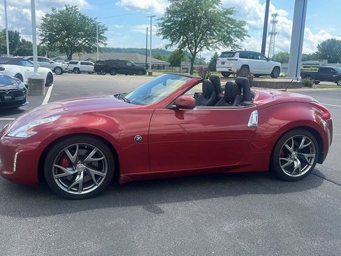 Used 2015 Nissan 370Z Touring Sport RWD image 12