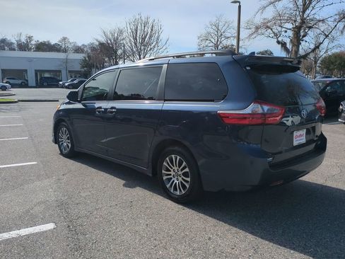 Used 2020 Toyota Sienna Limited image 7