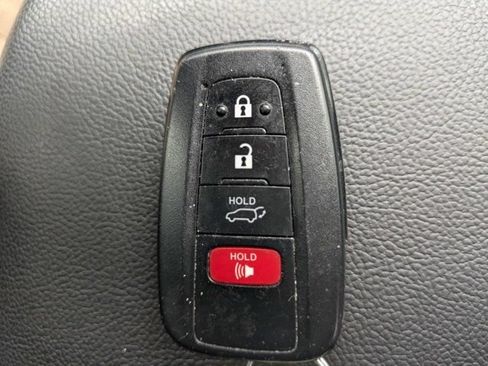 Used 2019 Toyota RAV4 XLE Premium w/ Cold Weather Package AWD/4WD image 32