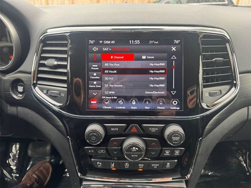 Used 2020 Jeep Grand Cherokee Altitude image 22