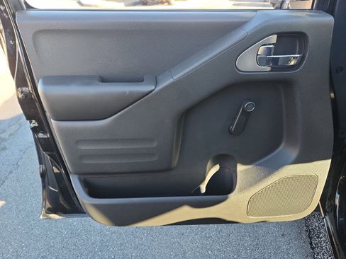 Used 2018 Nissan Frontier S image 14