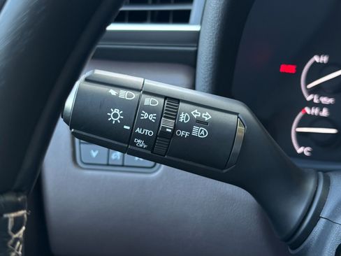 Used 2022 Lexus LX 600 4WD w/ Accessory Package (Z1) image 37