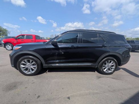 Used 2021 Ford Explorer XLT w/ Equipment Group 202A AWD/4WD image 7