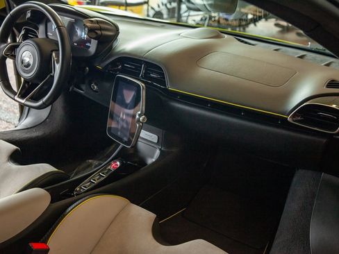 Used 2023 McLaren Artura image 13