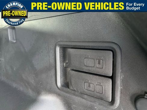 Used 2022 Chevrolet Equinox LT w/ Driver Convenience Package image 12
