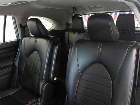 Used 2023 Toyota Highlander XLE FWD image 24