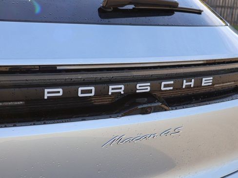 Certified 2025 Porsche Macan 4S Electric AWD/4WD image 6