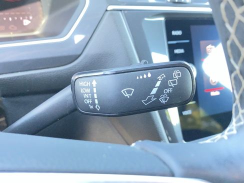 Used 2023 Volkswagen Tiguan SE R-Line image 36