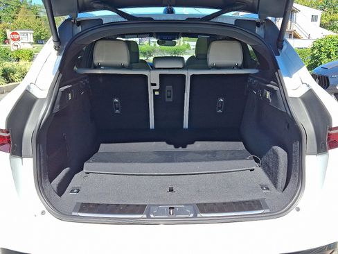 Used 2025 Jaguar F-PACE R-Dynamic S image 31