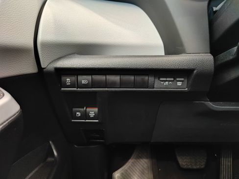 Used 2025 Toyota Sienna XLE FWD image 12