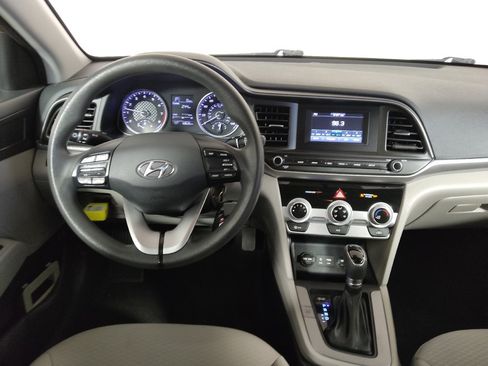 Used 2019 Hyundai Elantra SE FWD image 22