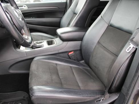 Used 2019 Jeep Grand Cherokee Altitude RWD image 10