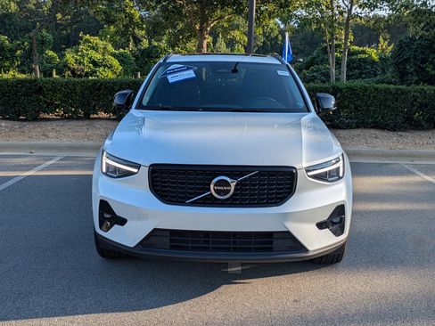Used 2023 Volvo XC40 B4 Ultimate FWD image 9