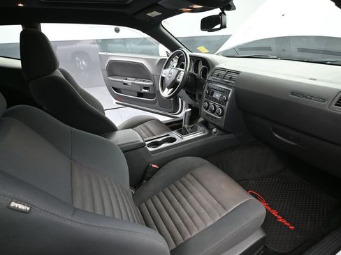 Used 2013 Dodge Challenger R/T image 43