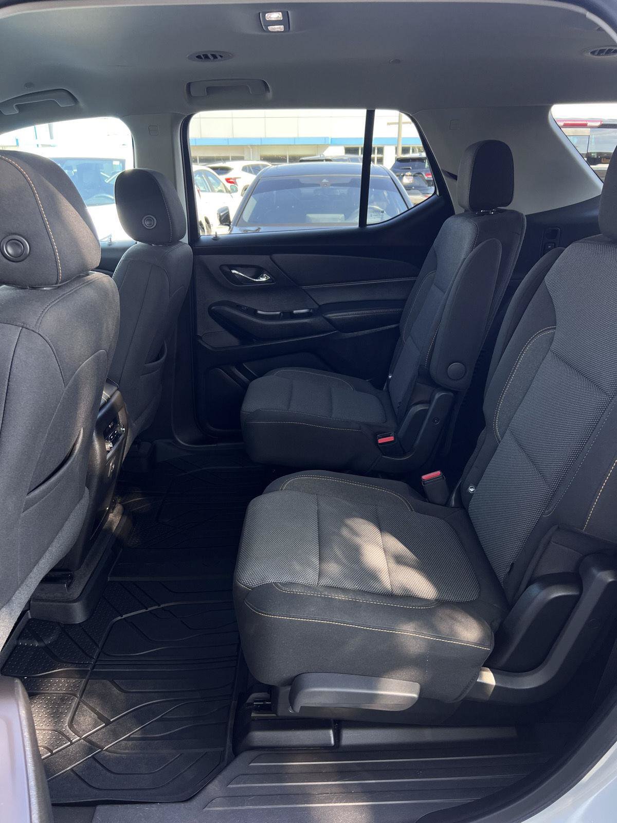 Used 2020 Chevrolet Traverse LT FWD image 17