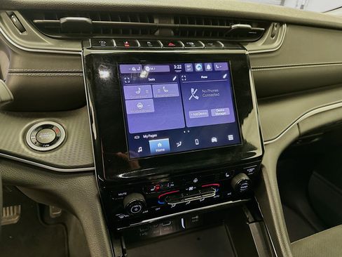 Used 2023 Jeep Grand Cherokee L Laredo image 25