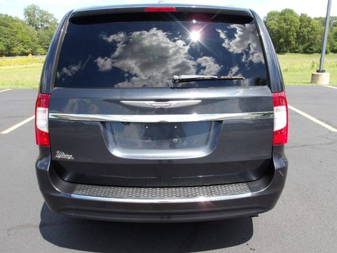 Used 2013 Chrysler Town & Country Touring FWD image 35