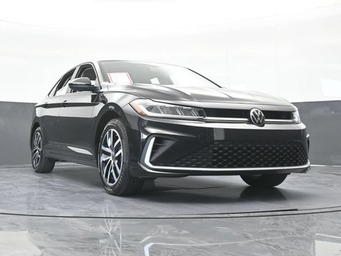 Used 2025 Volkswagen Jetta SE FWD image 60