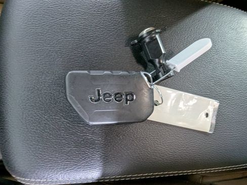 Used 2021 Jeep Wrangler Unlimited Sahara AWD/4WD image 26