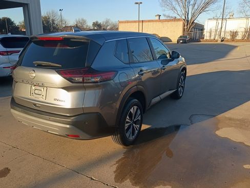 Used 2023 Nissan Rogue SV image 9