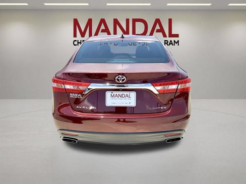 Used 2013 Toyota Avalon Limited w/ Technology Pkg FWD image 6