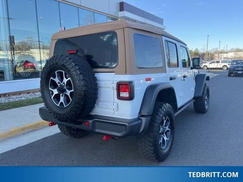 Used 2022 Jeep Wrangler Unlimited Rubicon w/ Cold Weather Group image 8