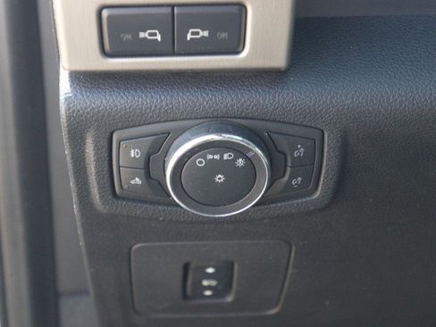 Used 2015 Ford F150 Platinum w/ Equipment Group 701A Luxury AWD/4WD image 19