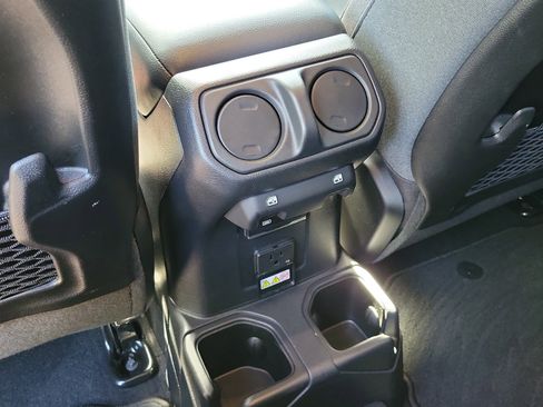 Used 2024 Jeep Wrangler Unlimited Rubicon AWD/4WD image 15