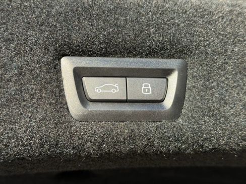 Used 2023 BMW 760i xDrive image 39