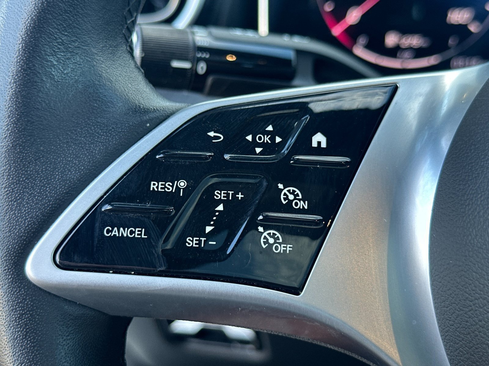 Used 2025 Mercedes-Benz C 300 Sedan image 28