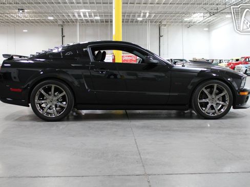 Used 2009 Ford Mustang GT image 24