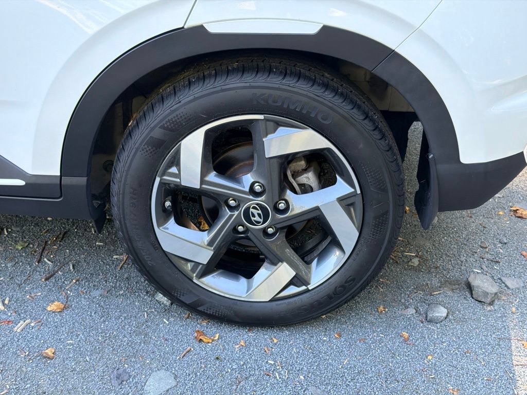 Certified 2023 Hyundai Venue Limited w/ Cargo Package FWD image 6