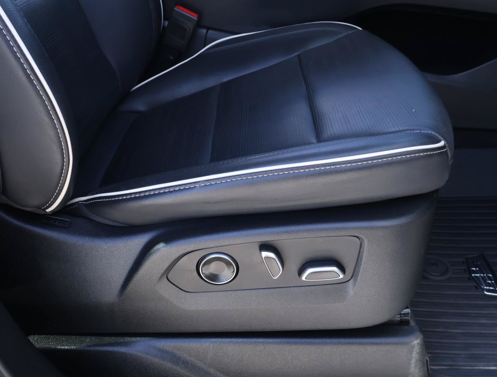 Certified 2023 Cadillac Escalade Premium Luxury RWD image 22