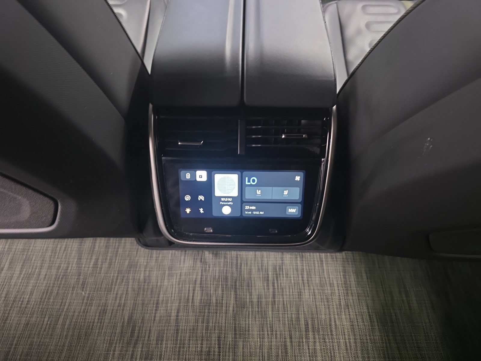 Used 2024 Rivian R1T Adventure Dual AWD/4WD image 28