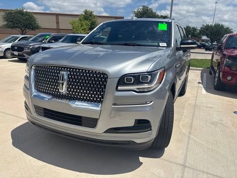 Used 2024 Lincoln Navigator Reserve AWD/4WD image 6