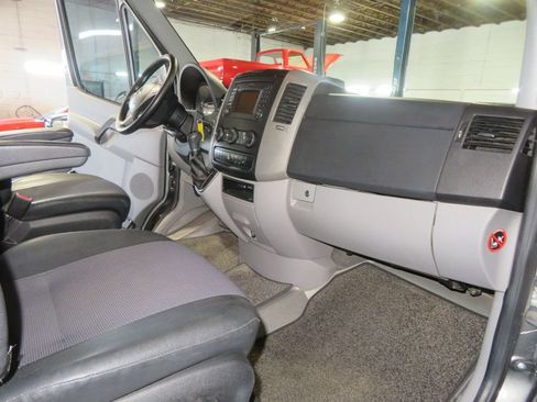 Used 2016 Mercedes-Benz Sprinter 2500 image 27