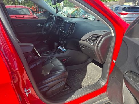 Used 2019 Jeep Cherokee Trailhawk w/ Cold Weather Group AWD/4WD image 21